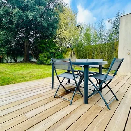 House With Garden And Terrace In Holiday home *